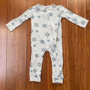 Kyte Baby Limited Edition Snowflake Print Zippered Romper